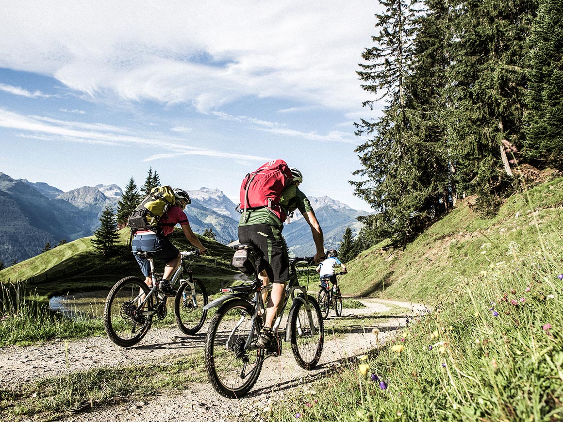 Biken im Silbertal mit der Familie
