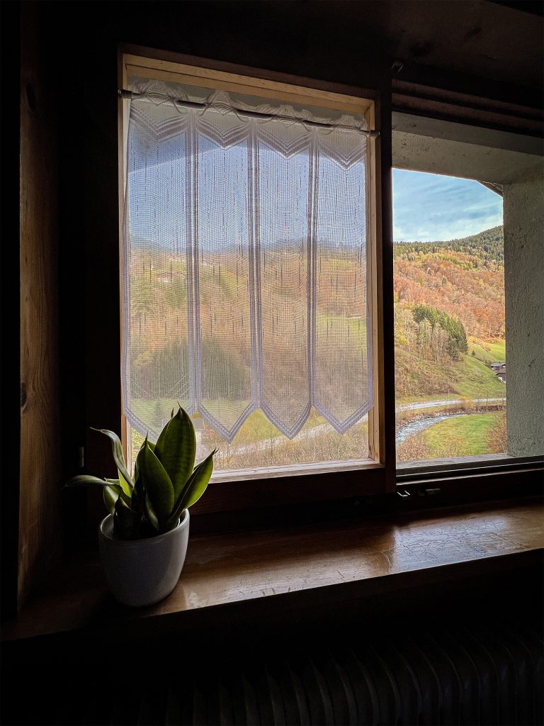 Silbertal Apartment – Spitzenblicke, Ausblick Schlafzimmer