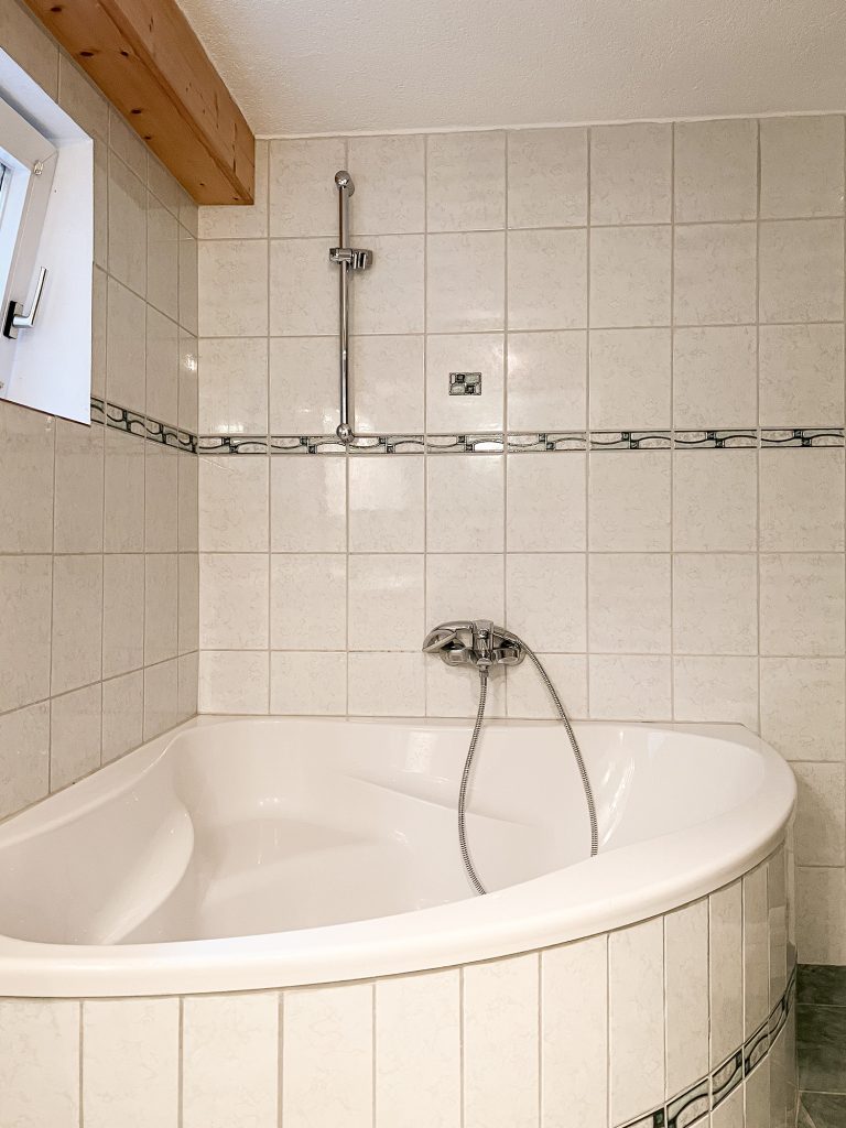 Silbertal Apartment – Kristberg Apartment, Badewanne