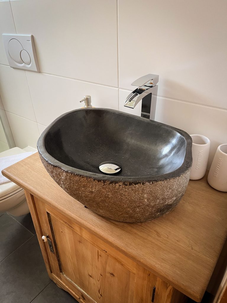 Spitzen Blicke – Silbertal, Montafon – Waschbecken
