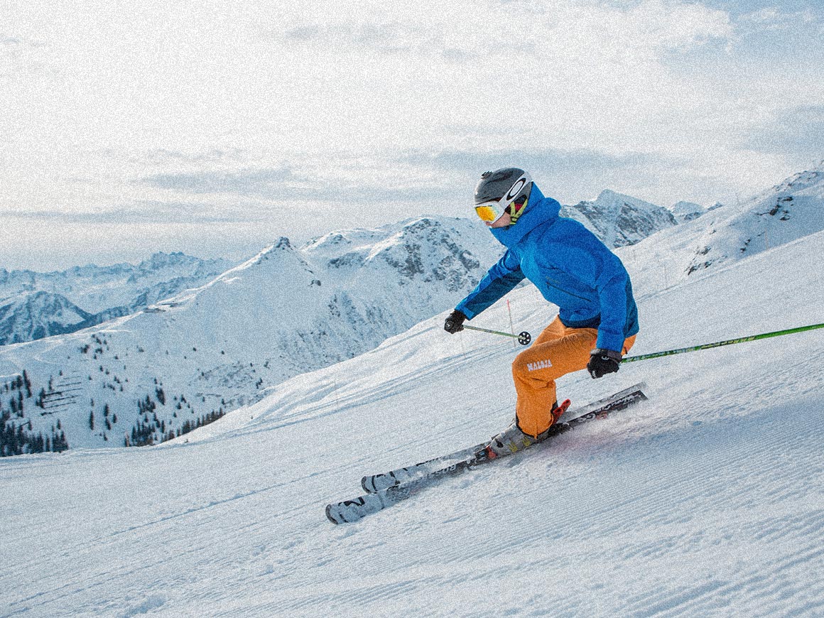 Skifahrer im Element – Traumwetter, top Schnee