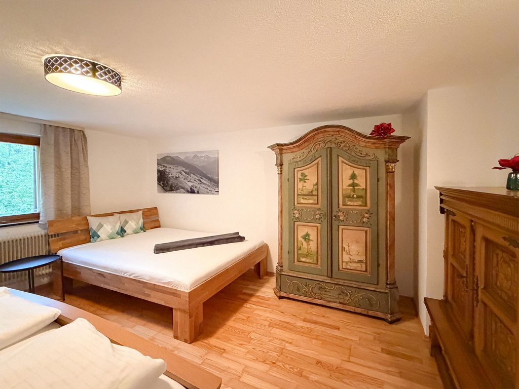 Muttjöchle Apartment – Schlafzimmer 1 mit 140er-Bett
